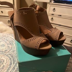 gloria open side wedge sneaker